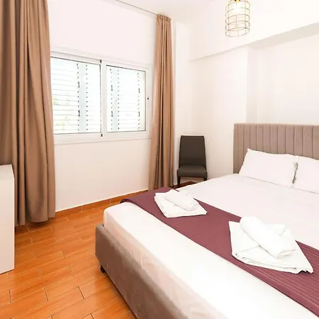 White Star - 100m From Serena *