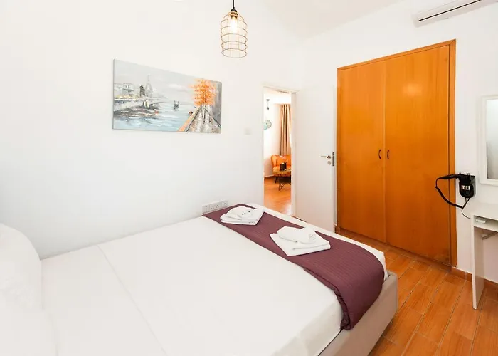 White Star - 100m From Serena *