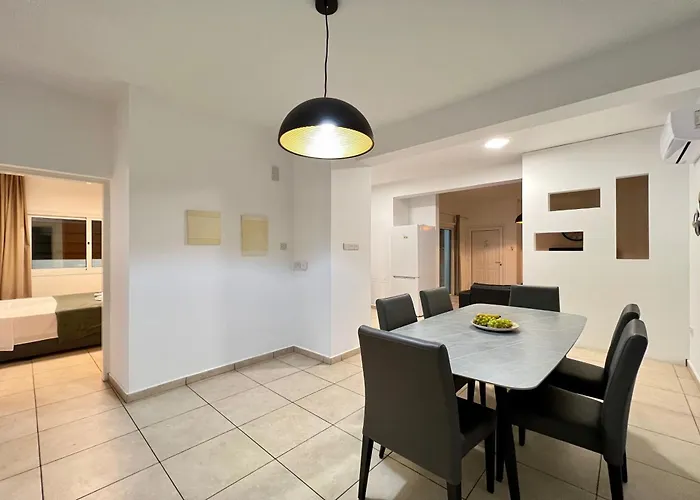 White Star - 100m From Serena * פרוטאראס