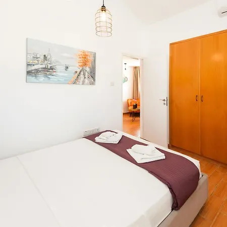 White Star - 100m From Serena *