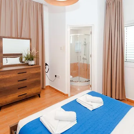 White Star - 100m From Serena Villa Protaras