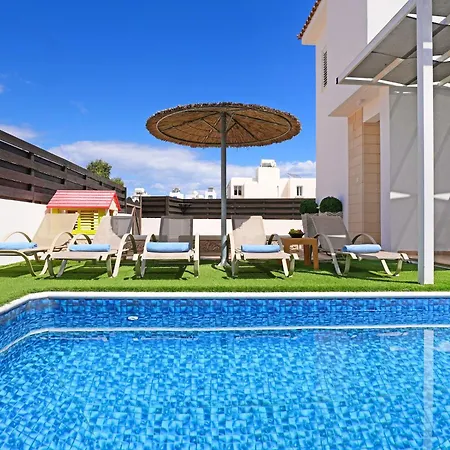 White Star - 100m From Serena Villa