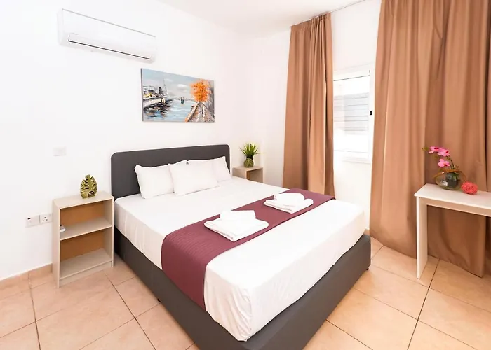 White Star - 100m From Serena Villa *