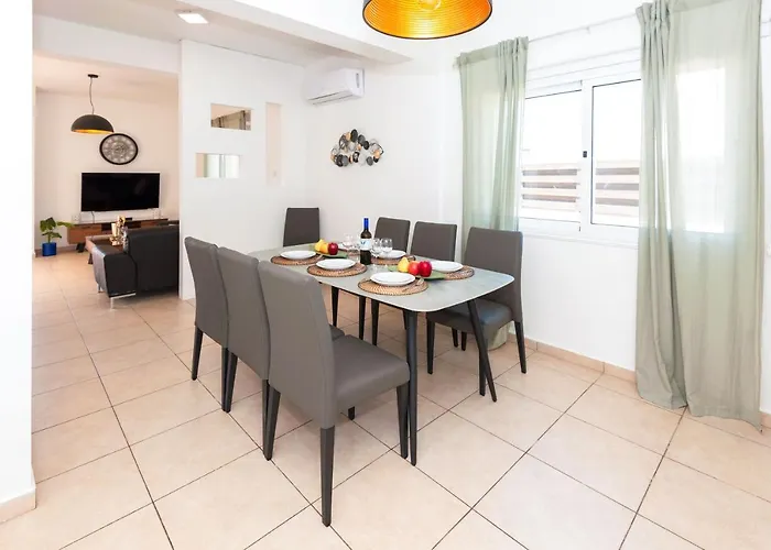 White Star - 100m From Serena Villa *