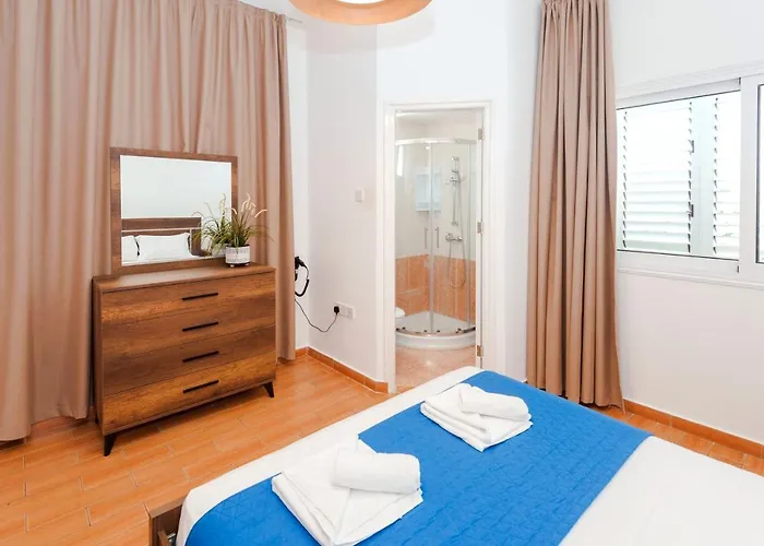 White Star - 100m From Serena Villa Protaras