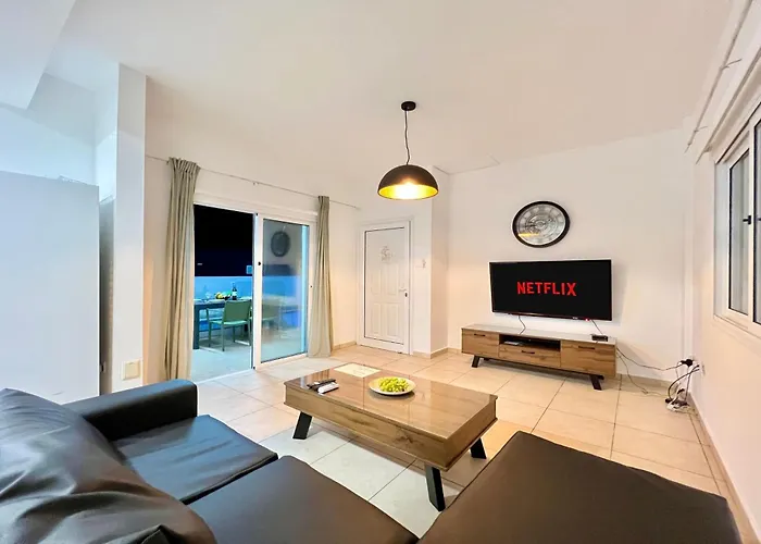 White Star - 100m From Serena *