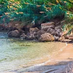 White Star - 100m From Serena Villa *