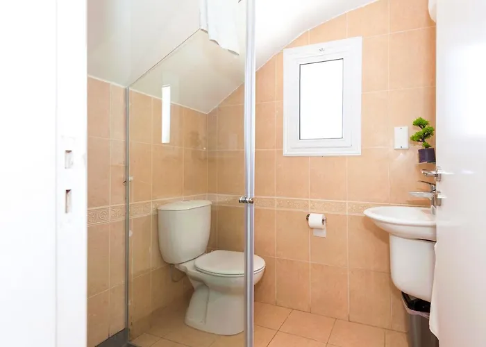 White Star - 100m From Serena